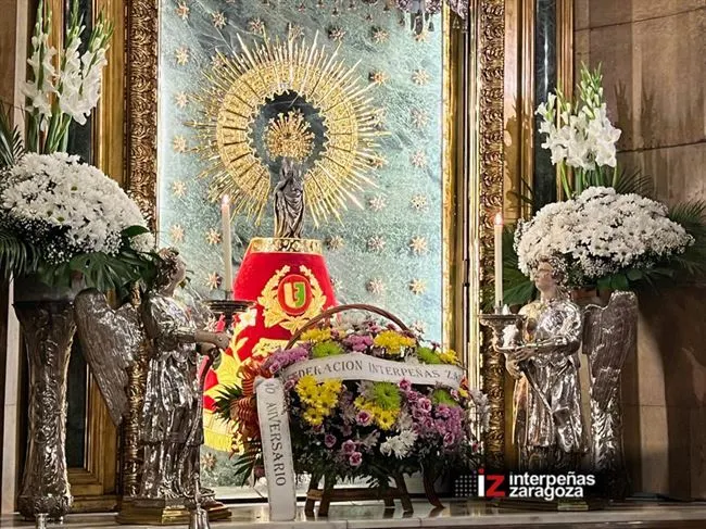 Ofrenda a la Virgen del Pilar. 40 Aniversario Interpeñas Zaragoza. Ofrenda de Flores. Federación Interpeñas de Zaragoza. Peñas Zaragoza.